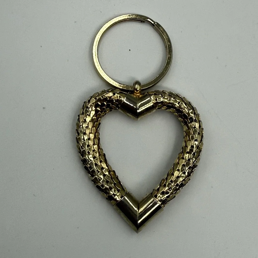 Vintage Gold Tone Heart Keychain Textured Mesh Scale Design Key Ring Charm